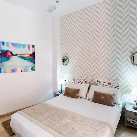 Cheap & Chic In The Center Of * 세비야