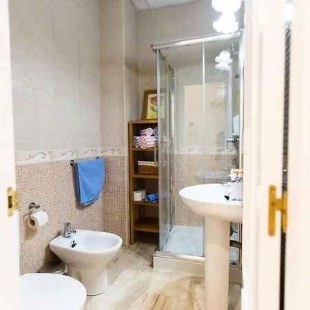 아파트 Cheap & Chic In The Center Of 세비야
