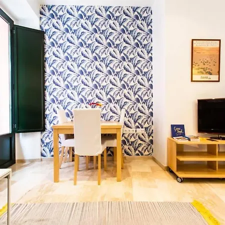Cheap & Chic In The Center Of 아파트